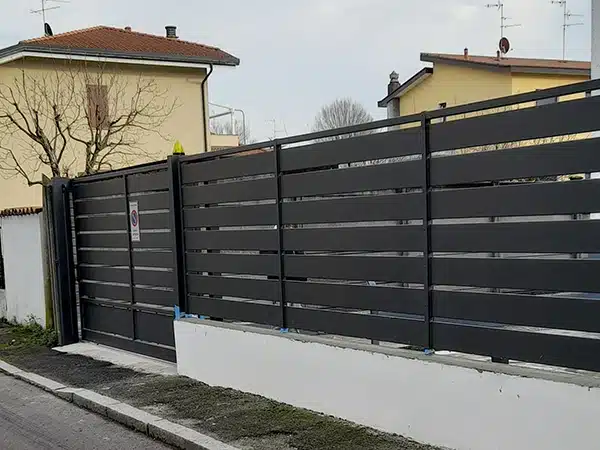 Cancelli-pedonali-su-misura-monza-brianza delimitare-un-passaggio-d-ingresso